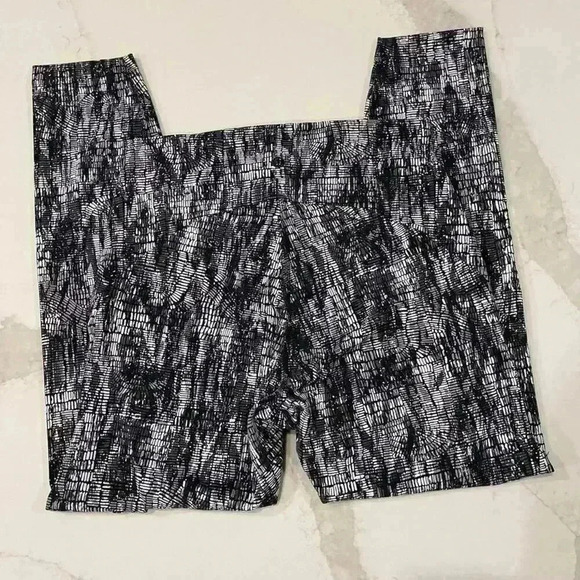 Lululemon InStill HR Tight Womens 8 Black White Geometric 25” LW5EQUS Leggings - Picture 5 of 7